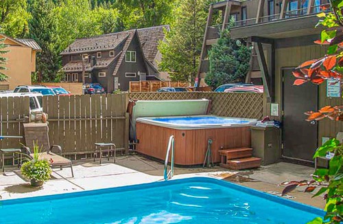 West End Cabin | Main Street gem - pool & hot tub - walk to lifts, dog-friendly, balcony