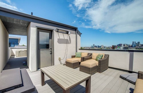 West Colfax Apartment | Luxe Denver Townhome: Hot Tub + City Views!