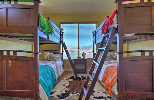 La Verkin Cottage | La Verkin Home w/Hot Tub, Kayaks, & Bikes!