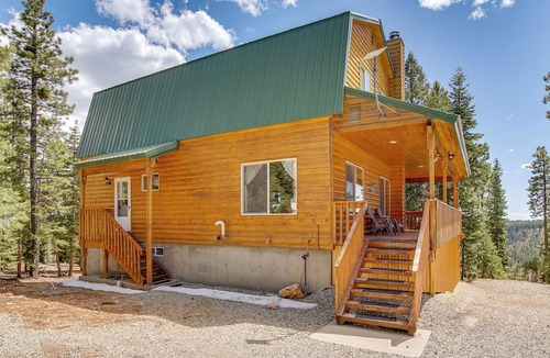 Meadow View Heights Cottage | Duck Creek Village Cabin Near National Forest!