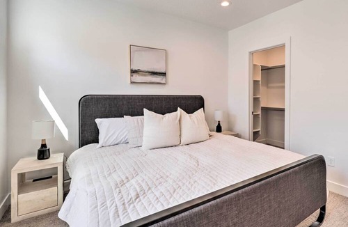 Central Business District Apartment | Modern-chic Provo Townhome 1 Mi to BYU Campus