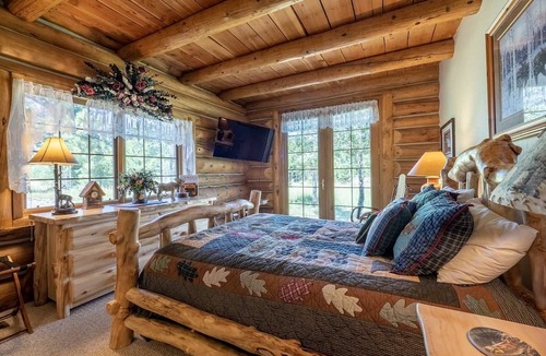 Grand Lake House | Sun Valley Cabin, Stunning Riverside Cabin next to Rocky Mountain National Park