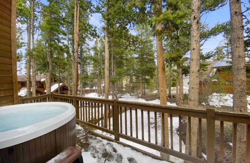 Warrior's Mark West House | Gold King Chalet 3 Bedroom Townhouse by RedAwning