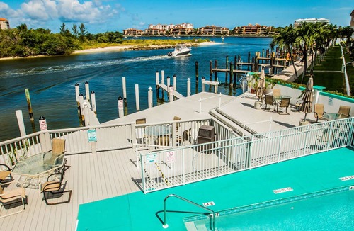Marco Island Hotel | The Boat House