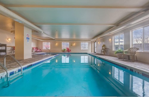 Parachute Hotel | Grand River Hotel