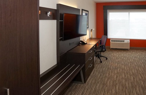 Chambers Heights Hotel | Holiday Inn Express & Suites Denver - Aurora Medical Campus by IHG