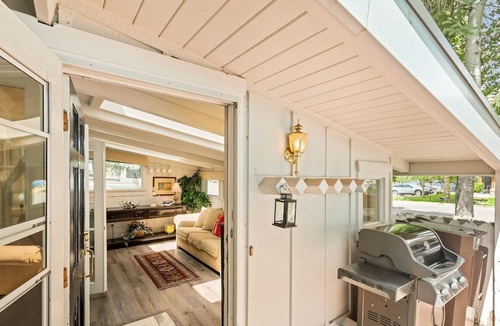West End House | Aspen West End - Quiet Neighborhood 3 Bedroom Home by RedAwning