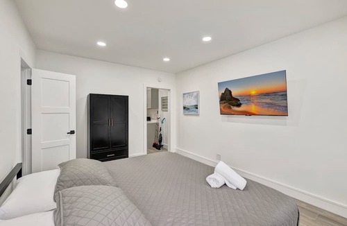 Central Beach Condo | Studio off Las Olas- Steps to the Beach