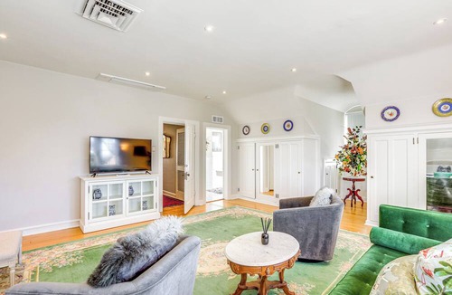 Capitol Hill Cottage | Historic French Consulate! Cap Hill Area, Walkable
