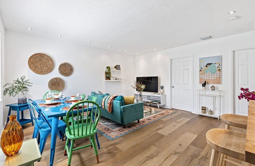 Sailboat Bend Apartment | Stylish 2 BR Condo - Close to Riverwalk