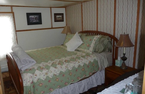 Twin Lakes House | The Twin Lakes Inn