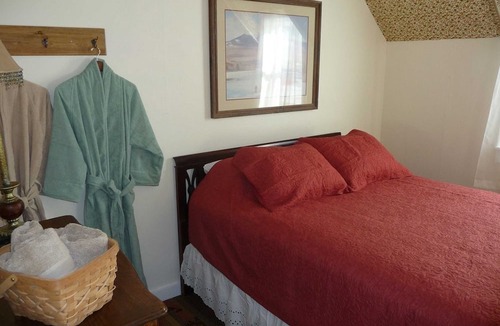 Twin Lakes House | The Twin Lakes Inn
