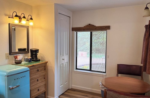 Manitou Springs Cabin | Town & Country Cottages