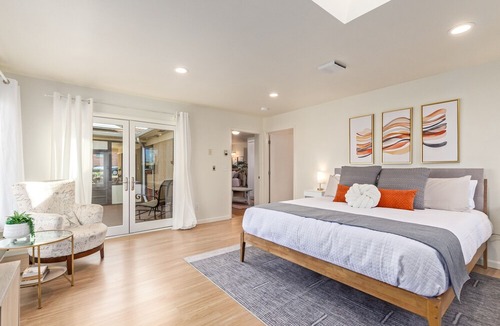 Littleton House | 1958 Chic Mid-Mod -- 3BR 2BA Eco-Friendly w/2 Outdoor Spaces