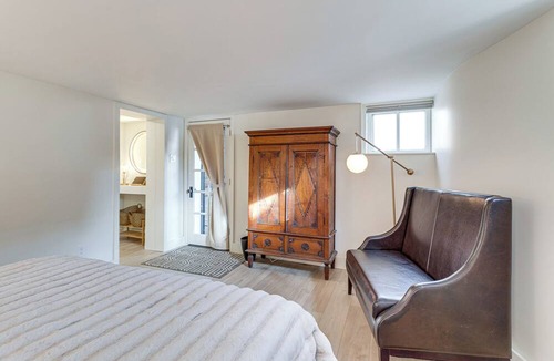 City Park Apartment | 2 Mi to Downtown Denver: Stylish Gem w/Fireplace!
