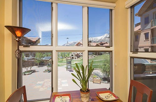 Mountain Village Apartment | Blue Mesa Lodge 32A by Avantstay Located In The Heart Of Mountain Village w/Prime Skiing Access