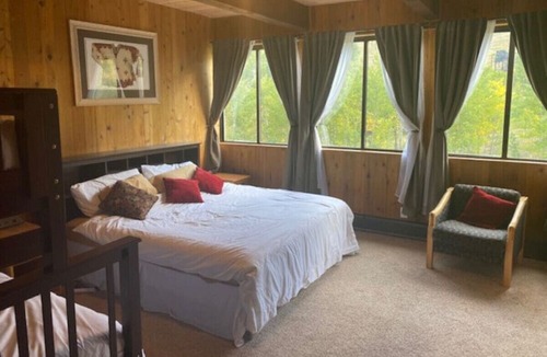 Glenwood Springs Cabin | Mountain View Room #6
