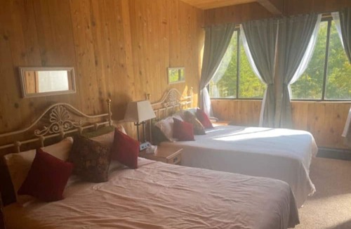 Glenwood Springs Cabin | Mountain View Room #12