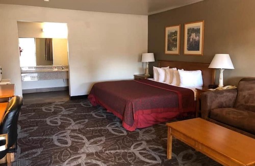 Carterville Hotel | Royal Inn Provo