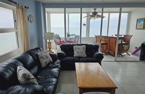 Galt Mile Condo | Lovely Beachfront Condo overlooking the Ocean, private jacuzzi, balcony & pool