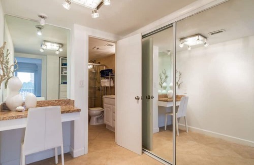Central Beach Condo | The Blue Octopus - 1br King Bed Condo