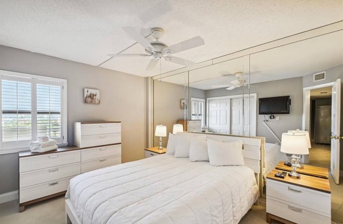 Holiday Isle Condo | Inlet Reef 618 is a 2 bed/2bath with Beach Service and Gulf Views