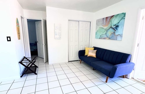 Hollywood South Central Beach Condo | Southwinds #5 for 5 guests -Near the beach