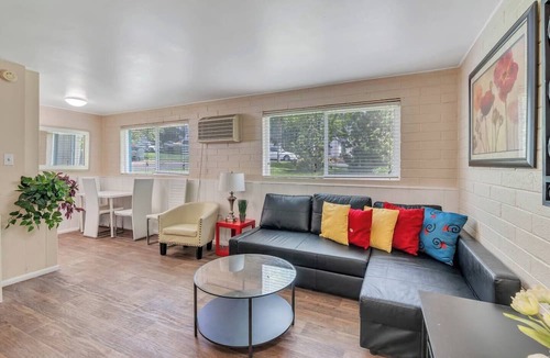Lower Avenues Apartment | Fully furnished and equipped 30+ day rental near hospitals and University of Utah. Ideal for Traveling Nurses, internships, students, extended medical care or relocation. Washer and dryer. Free parking. Queen bed.