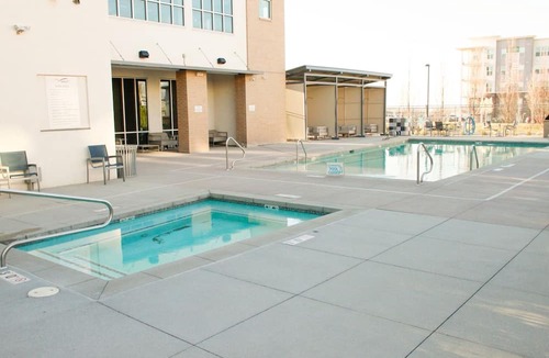 Draper Apartment | Pool-Hot Tub-Free Parking-Gym-Fast Wifi