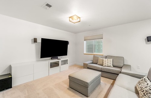 Old Town North House | Downtown Views Deluxe 5/4+ Rooftop Hot Tub!