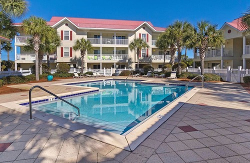 Seagrove Beach Condo | Ground Floor, Complex Pool, Near to Beach & Dining + Free Attraction Tickets!