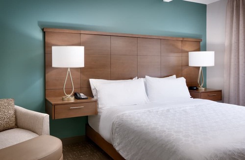 Lehi Condo | King Suite. Free Breakfast. Pool & Hot Tub. Gym. Great for Business Travelers!