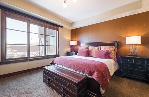 North Park City Condo | Silver Star 3302 | Condo with Fireplace