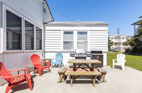 Tybee Island House | Little House | Pet Friendly Cottage + Easy Walk to the Sand!