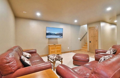 Warrior's Mark West House | Lonestar Lodge: Sweeping Mountain Views, Hot Tub & Patio
