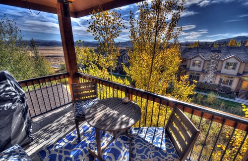 Bear Hollow Village Condo | Moose Mgmt at Bear Hollow 3307 Scenic View-King Bed-AC-Fans-Pool-Dogs Welcome