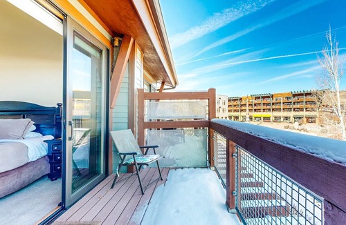 Kimball Junction Condo | Dog-friendly Newpark townhome with private hot tub, washer & dryer, & central AC