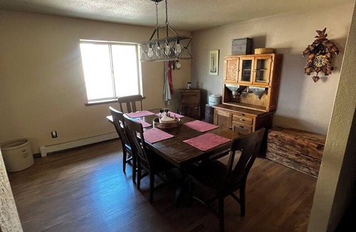 Mesa House | Beautiful Mountain Getaway with Stunning Views and minutes from ski resort