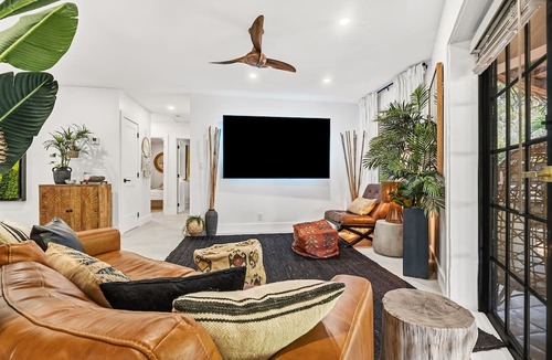 South Middle River House | Luxury Waterfront 2BR in Wilton Manors Jungle-Luxe Retreat TABŪ