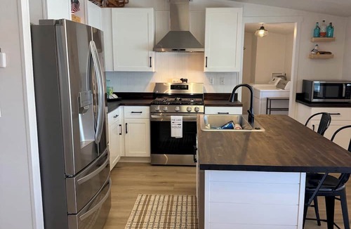 Manila House | New listing in Manila! Boat parking, Sleeps 8+, 12 min to FG Boat Ramp