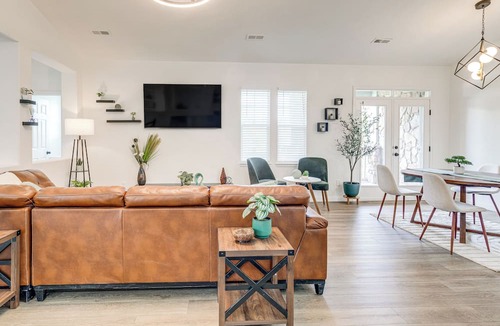 Aurora Condo | Seasonal Pool, Balcony: Quiet & Cozy Aurora Condo!