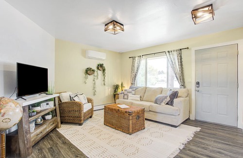 Cimarron Hills Apartment | Centrally Located with 180° Mountain Range Views