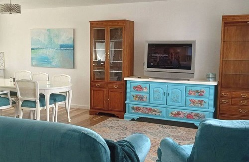 Thornton House | Spacious 6-bedroom house with WiFi, fitness room in peaceful Thornton