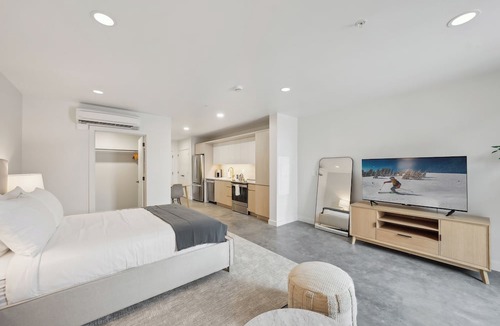 Rio Grande Apartment | Placemakr Salt Lake City Downtown, Apartments by Hilton
