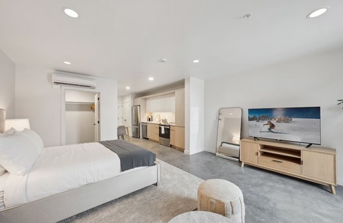 Rio Grande Apartment | Placemakr Salt Lake City Downtown, Apartments by Hilton