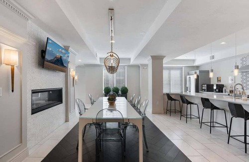 Downtown Salt Lake City Apartment | Stylish 2BR w/Gym, Walk to Temple Square