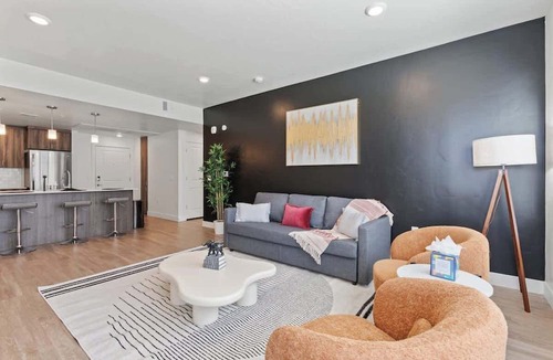 Downtown Salt Lake City Apartment | Stylish 2BR w/Gym, Walk to Temple Square