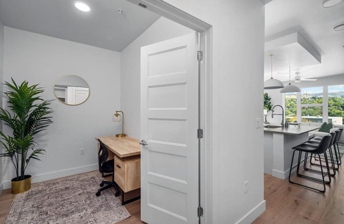 Downtown Salt Lake City Apartment | Incredible views! PoolGymHTub