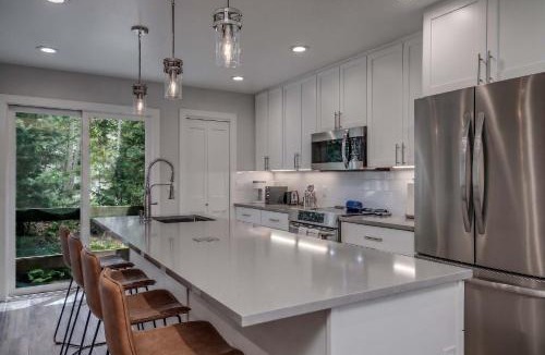 Dunkin Hill House | 3BR with Mountain Views on FREE Bus Line