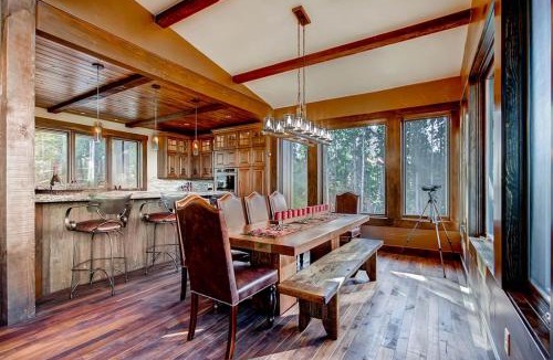 Baldy Mountain House | Experience luxury at Three Sisters Lookout with stunning mountain views and Private Hot Tub